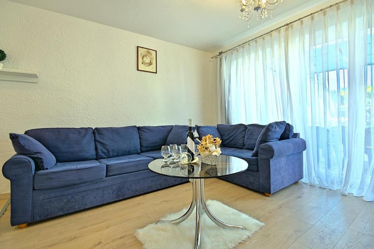 Charming Beachfront Holiday Home In Пореч Екстериор снимка
