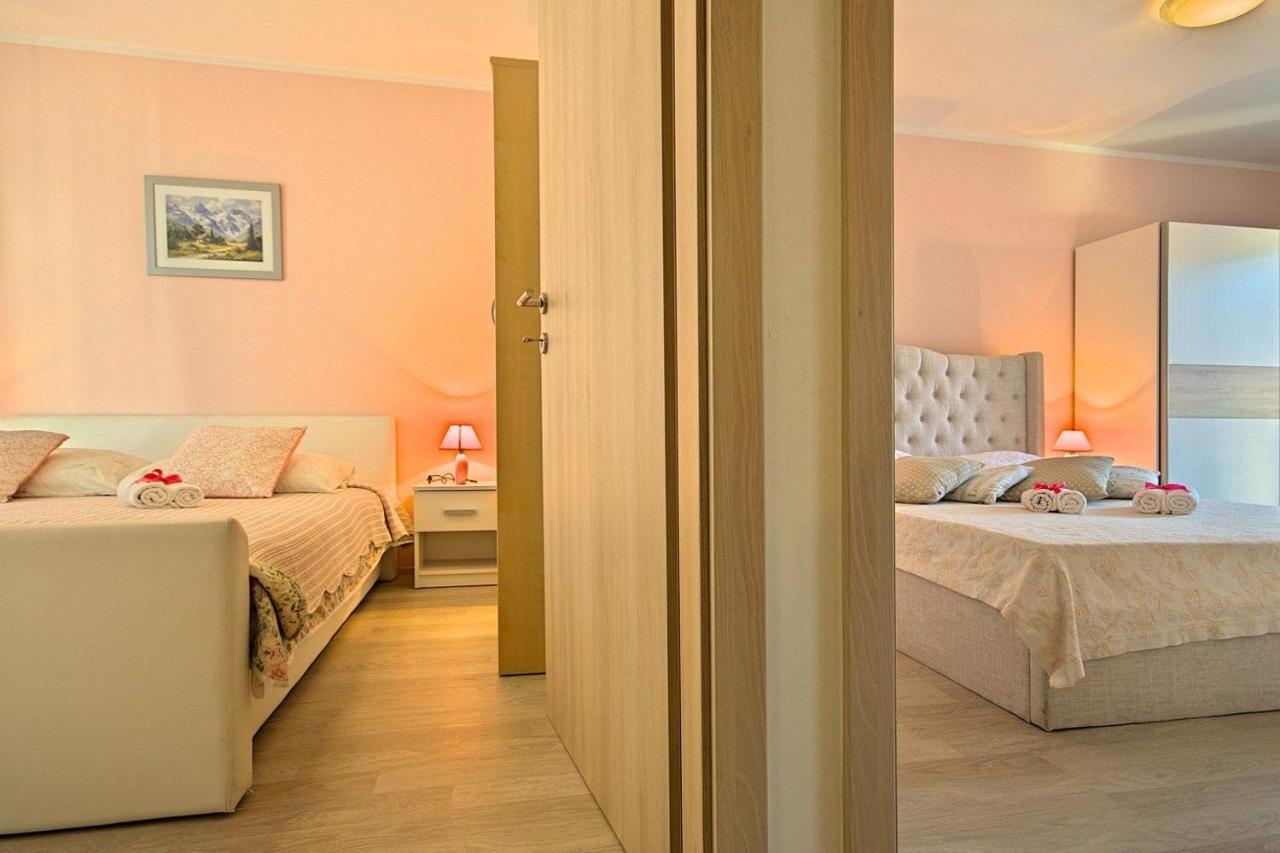 Charming Beachfront Holiday Home In Пореч Екстериор снимка