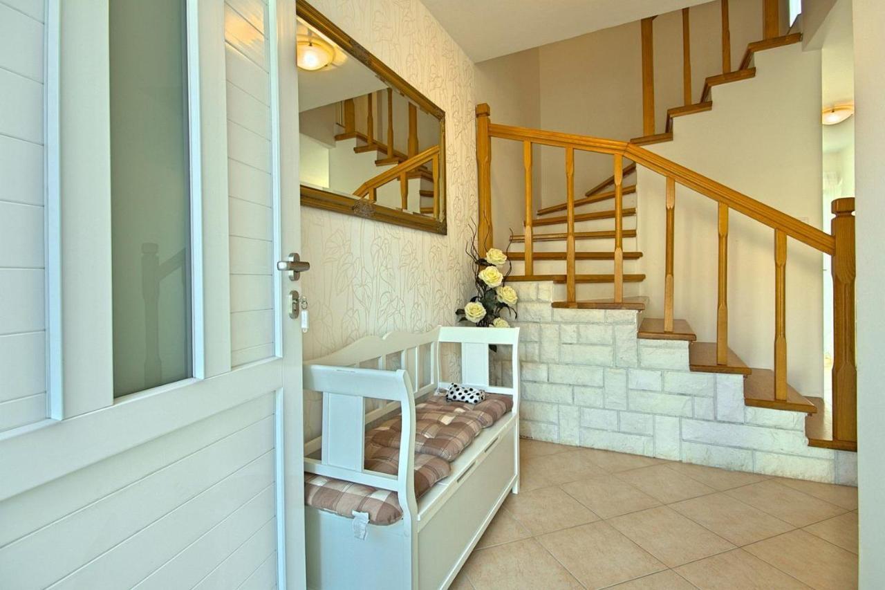 Charming Beachfront Holiday Home In Пореч Екстериор снимка